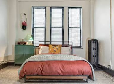 Main picture of 6790 N Sheridan Rd