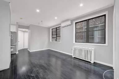 Main picture of 943 E 214th St