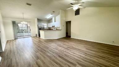 Main picture of 2077 SW 42nd Ln