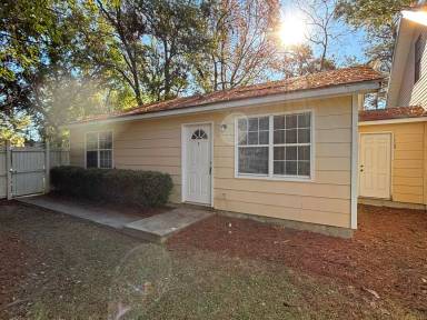 Main picture of 1005 N Oak St