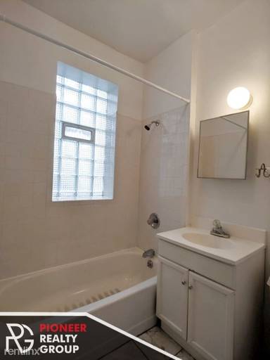 Main picture of 620-28 W Barry Ave