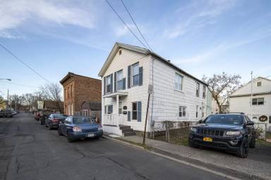 Main picture of 51 Lansing St
