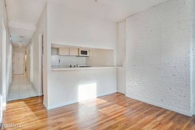 Main picture of 323 W 47th St