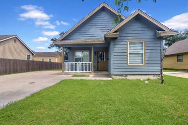 Main picture of 905 6th Ave