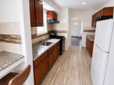 Main picture of 343 W 3rd Ave