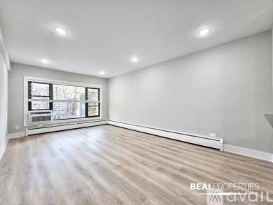 Main picture of 555 W Stratford Pl