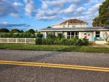 Main picture of 305 3rd St