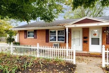 Main picture of 68 Candlewood Ct
