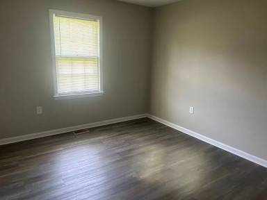 Main picture of 221 Ashland Ave