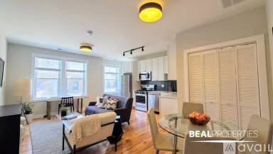 Main picture of 656 Wrightwood Apartments