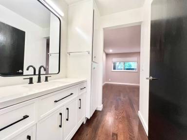 Main picture of 2901 Middlefield Rd