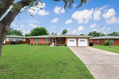 Main picture of 2106 S 47th St