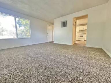 Main picture of 1542 S Green St