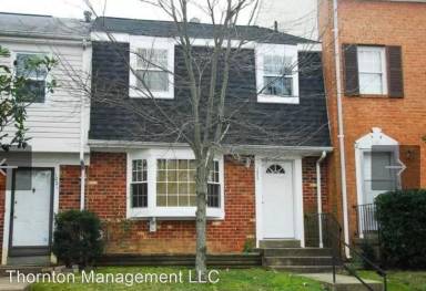 Main picture of 1023 Thomas Jefferson Pl