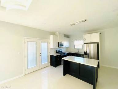 Main picture of 209 W Rutherford Ave