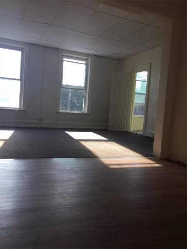 Main picture of 533 Broadway