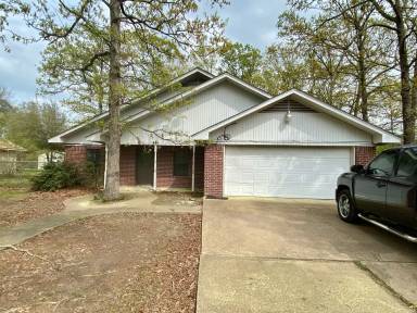 Main picture of 712 Edgewood Cir