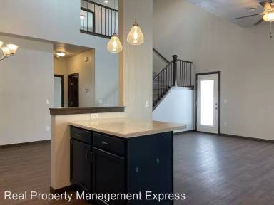 Main picture of 2801 S Julia Pl