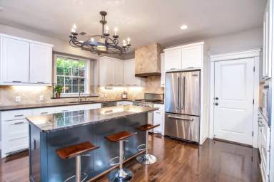Main picture of 5437 Willis Ave