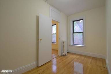 Main picture of 201 E 30th St