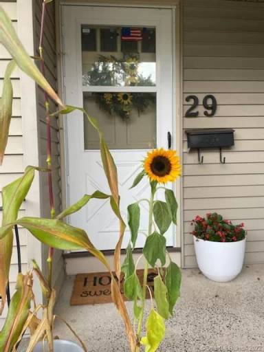 Main picture of 39 Locust Cir