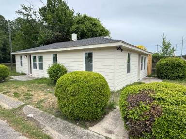 Main picture of 2212 Murchison Rd
