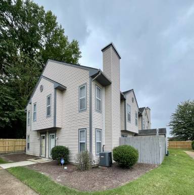 Main picture of 701 Gemstone Ln