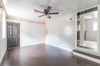 Main picture of 507 W Girard Ave