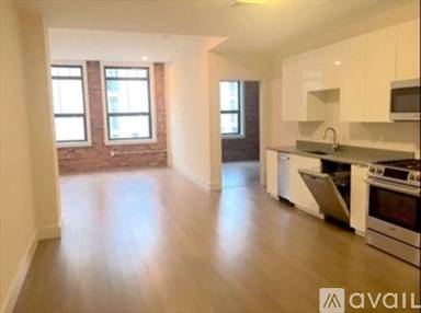 Main picture of 121 Portland St