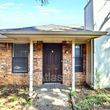 Main picture of 916 Hilltop Dr