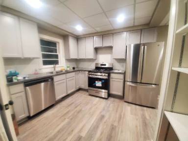 Main picture of 127 Elm St