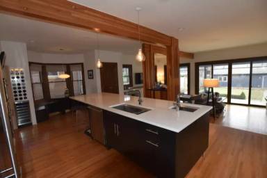 Main picture of 859 Park St