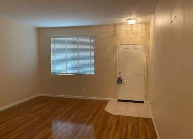 Main picture of 15047 Amorose St