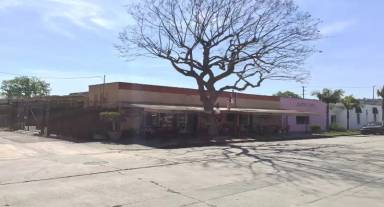 Main picture of 3022 S Cochran Ave