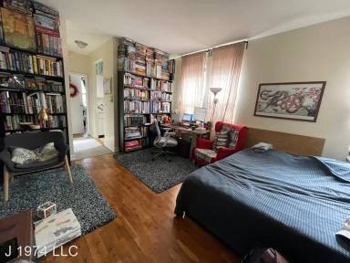 Main picture of 1974 51st St