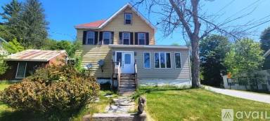 Main picture of 16 Center St