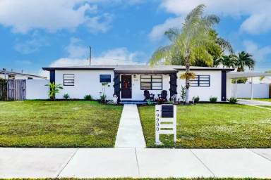 Main picture of 9900 Dominican Dr