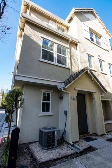Main picture of 947 Kestral Way