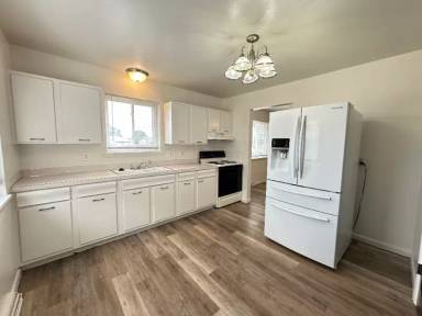 Main picture of 3320 W 4th St