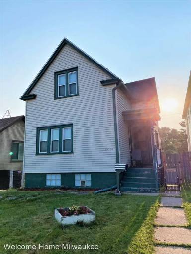 Main picture of 2830 S Chase Ave