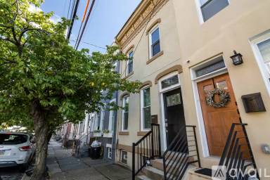 Main picture of 2440 W Jefferson St