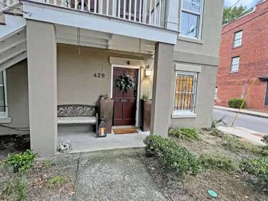Main picture of 429 Montgomery St