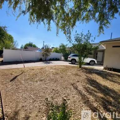 Main picture of 7921 Owensmouth Ave