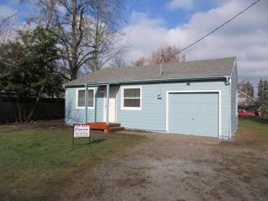 Main picture of 825 Churchdale Ave NE