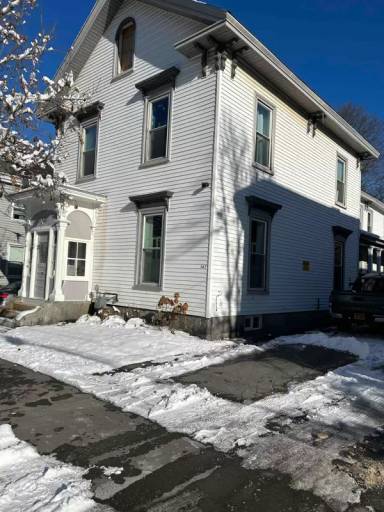 Main picture of 147 Essex St