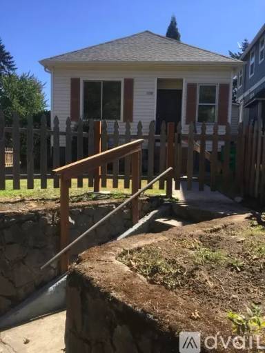 Main picture of 1058 NE Dekum St