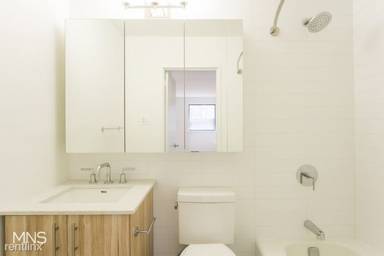 Main picture of 309 W 30th St