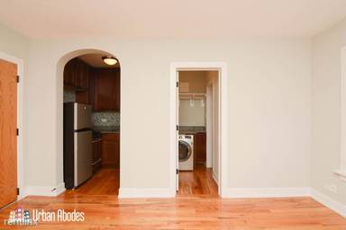 Main picture of 550 W Arlington Pl Apartments