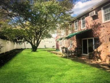 Main picture of 215 Roosevelt Blvd