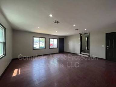 Main picture of 7549 Broadway
